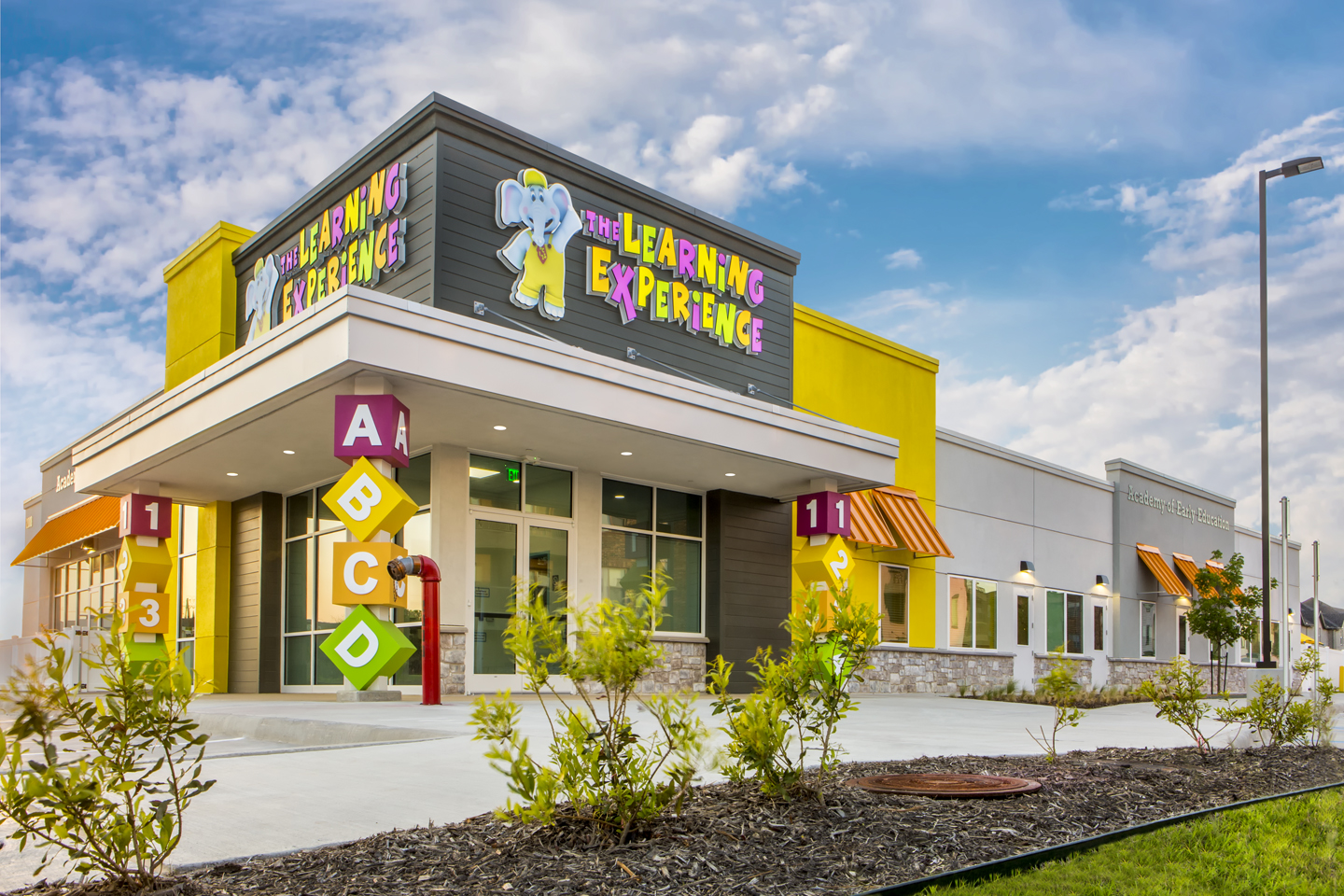 1 24-126 TLE-Grand Prairie_0146 Retail Partner_Small